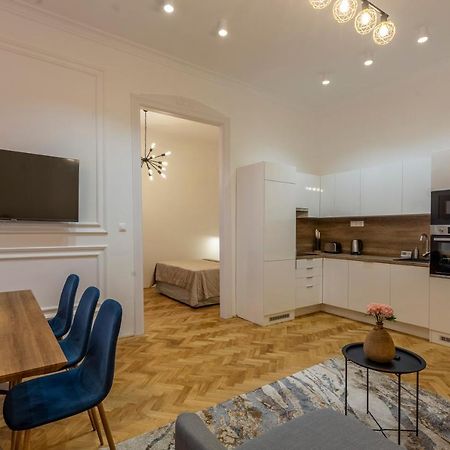 Glamorous Modern Apartment In The Hearth Of Βουδαπέστη Εξωτερικό φωτογραφία