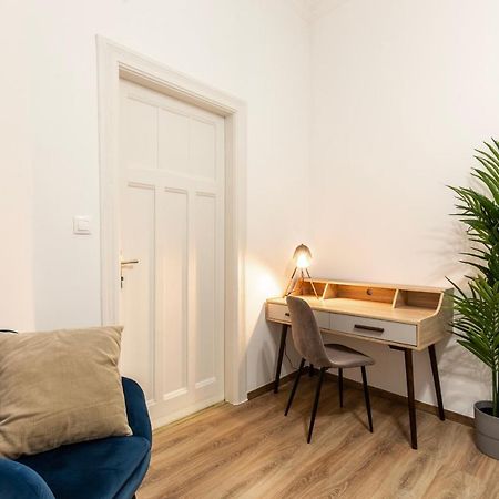 Glamorous Modern Apartment In The Hearth Of Βουδαπέστη Εξωτερικό φωτογραφία