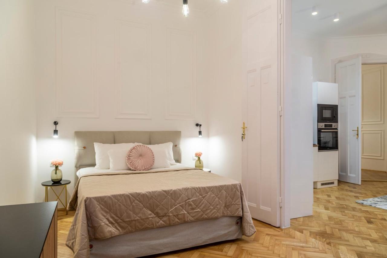 Glamorous Modern Apartment In The Hearth Of Βουδαπέστη Εξωτερικό φωτογραφία