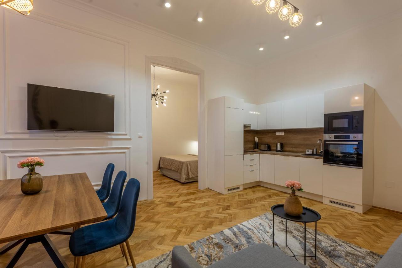 Glamorous Modern Apartment In The Hearth Of Βουδαπέστη Εξωτερικό φωτογραφία