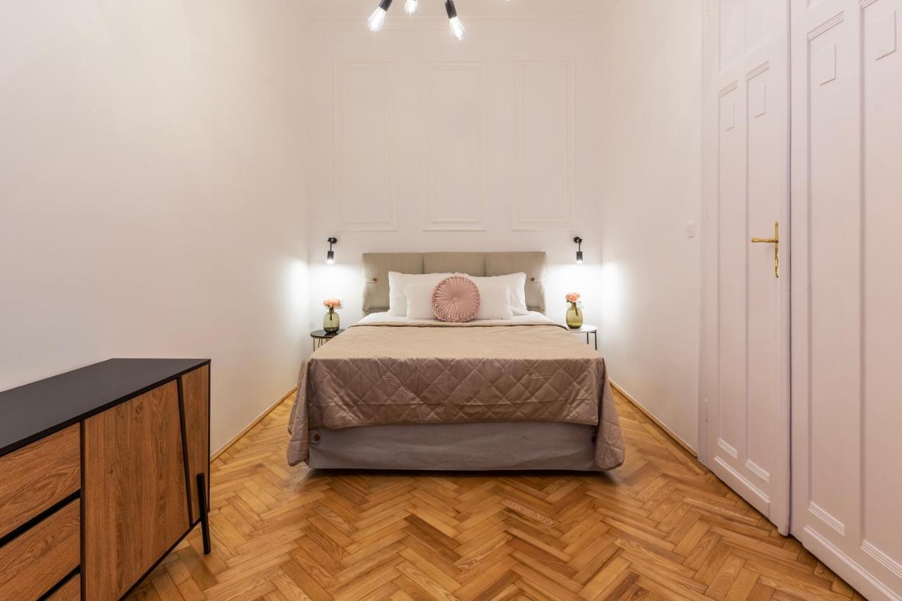 Glamorous Modern Apartment In The Hearth Of Βουδαπέστη Εξωτερικό φωτογραφία