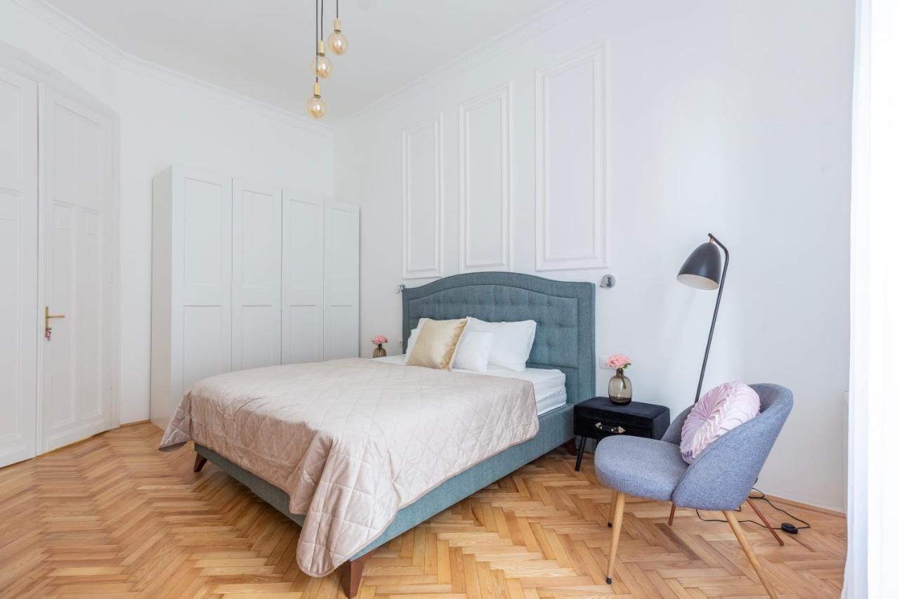 Glamorous Modern Apartment In The Hearth Of Βουδαπέστη Εξωτερικό φωτογραφία